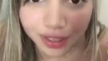 Foxy novinha gostosa pagando peitinho (Bigo)