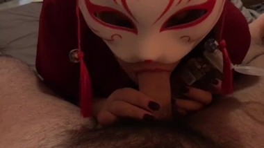 La mia sorellastra mi fa un pompino mentre la mamma A? in casa