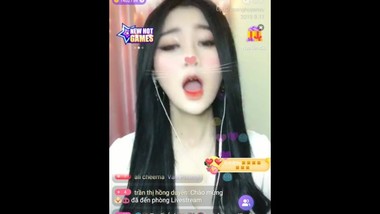 Asian girl livetream in Uplive