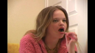 Sexy Bruched Teeth challenge-Kissy