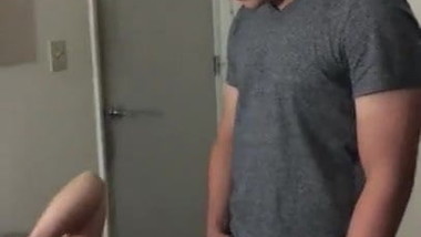 Passionately fucks a hot sweet teen