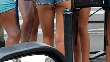 Voyeur sexy ass trench