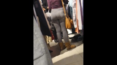 Girl shopping at the mall in leggings and uggs