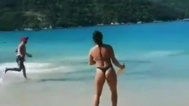 Admirando a gostosa na praia Beach ass
