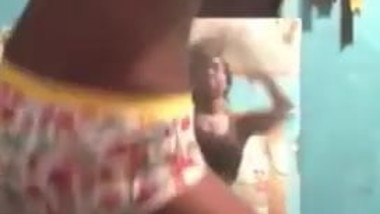 Black Teen Dances Because She's Bored