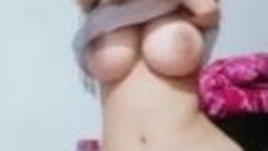 Srilankan girl show her tits & pussy for his bf....