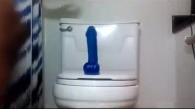 Ebony clapping ass on dildo