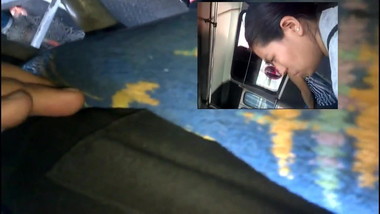 SINTIENDO EL TOQUE EN SUS NALGAS MILF MADURA BUS
