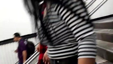 Tetona y culona en el metro