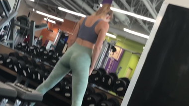 Sexy Blonde Teen Working Out with AMAZING BODY!!