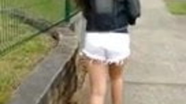 Segunda a deliciosa novinha de shortinho