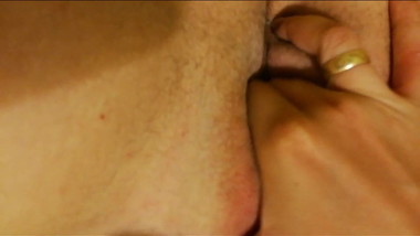 Amandine se doigte avant que je la baise