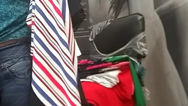 Vendedora chaparrita de buen culo 3