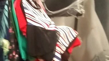 Vendedora chaparrita de buen culo 2