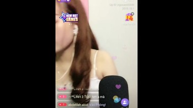 Ngoc Anh girl livestream Uplive