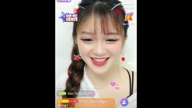 She's so cute, she livestream on Uplive