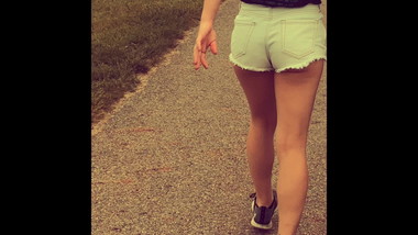 Petite Cutie w Nice Booty