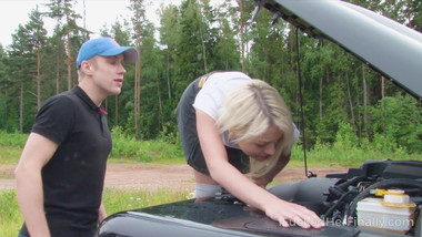 I Fucked Her Finally - Sweet blonde tries to fix the car
