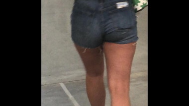 Sexy Sway Shopping Candid Ass