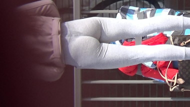 Teen with extrem tight legging ass and cameltoe