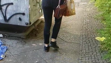 Berlin Street Candid #02 beautyful teen in jeans