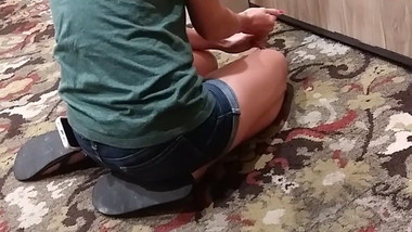 On knees boss lady legs candid