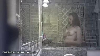 Hot teen sister spied on in shower