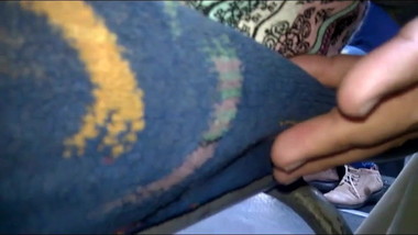 TALLANDOLE EL DEDO RAYA CULO MILF BUS 1