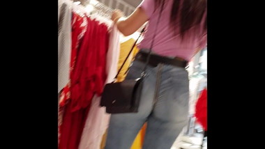 Round Ass in Tight Jeans