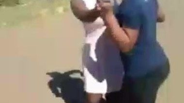 Mulher fica sem calcinha em briga