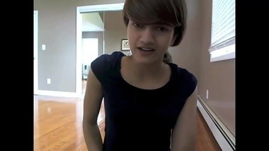 Cute teen farting in her leggings