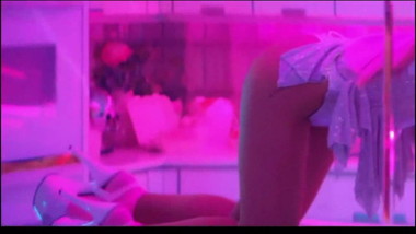 Ariana Grande sexy body