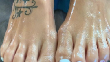 Cum Tribute my sexy feet please