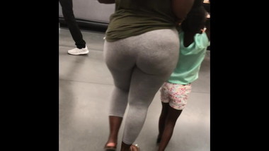 Instant nut booty In tights in Wally