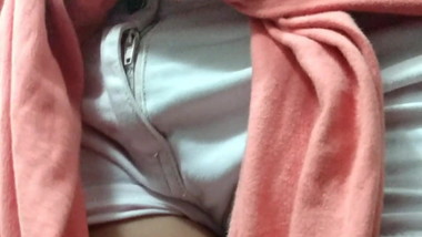 Shortinho da Minha vizinha novinha no elevador