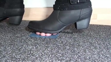 girl in boots vs finger cam 1
