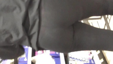 She pulled that juicy booty out for me loving the cam Latina