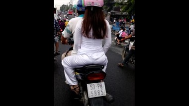 quay len em nu sinh ao dai trang sexy