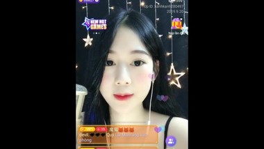 Cute girl talkshow on Uplive