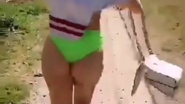 Jeune Coquine au Gros cul