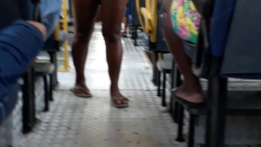 preta cavala com shorte socado no rabo dentro do onibus bbw