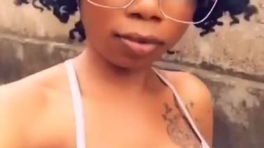 La negra tiene tubao