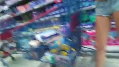 Deliciosa novinha de shortinho so mandando ser filmada