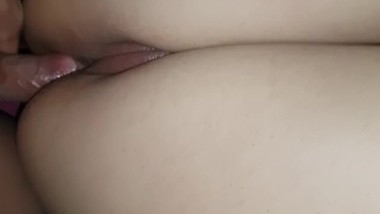 la primera vez de mi prima grita que no la penetren pero termina gustA?ndole