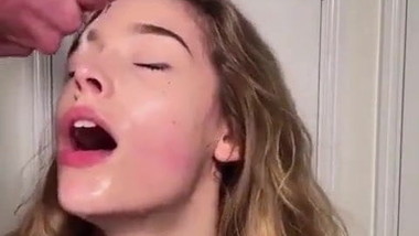 La geule repeinte pour cette connasse de teen