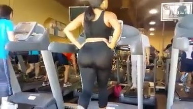 Turkish slut Bug Ass spandex in gym