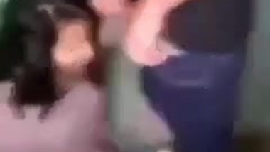 turk liseli kiza konserde sakso cektiriyor