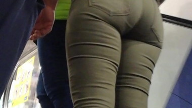 Pendeja culona con los padres 1