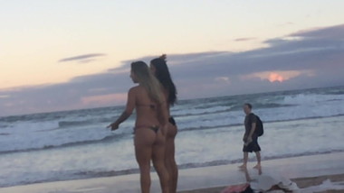 Duas putas na praia