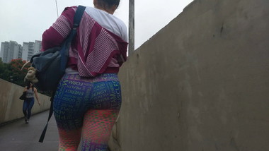 Rabuda gostosa de leg indo malhar